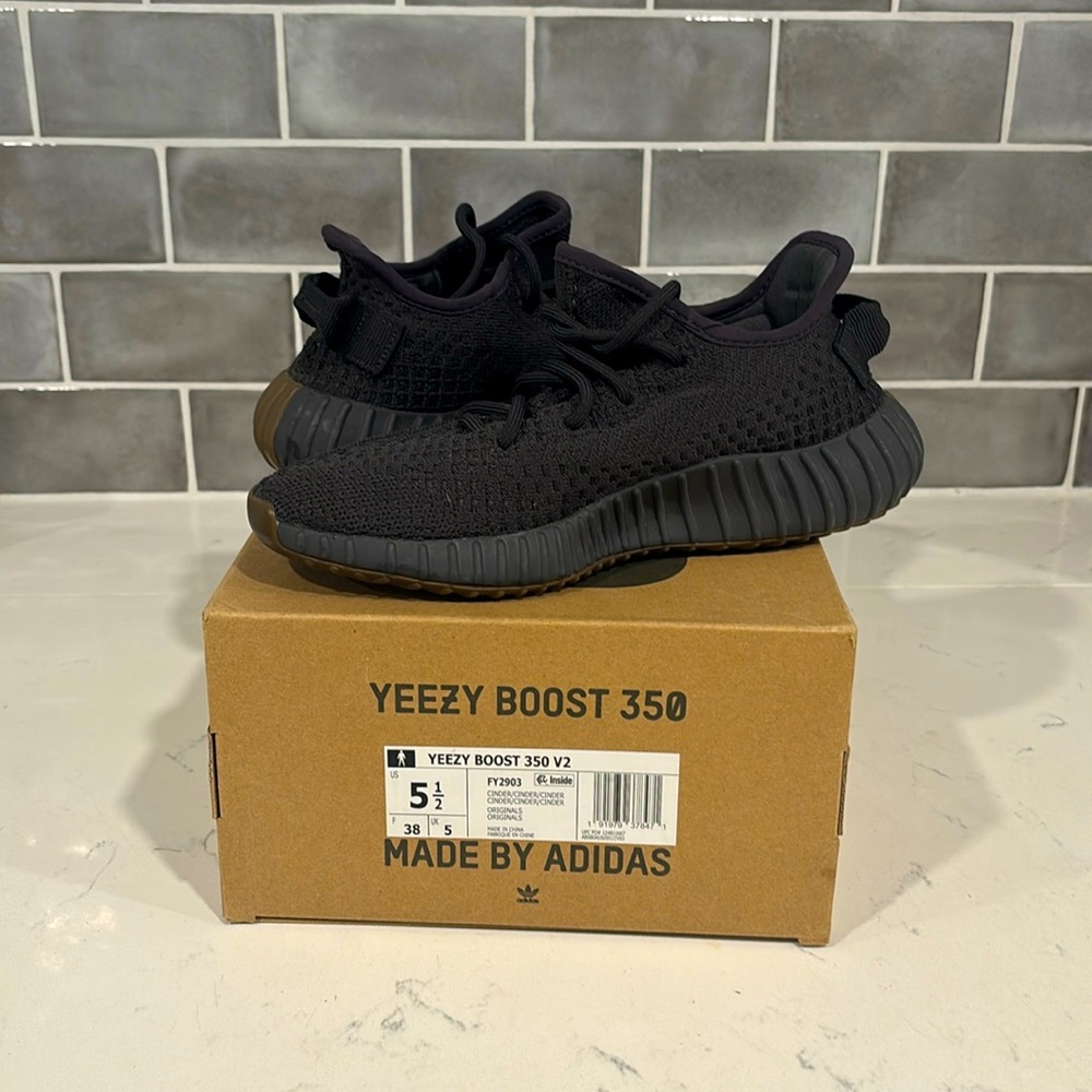 Yeezy boost 350 cinder